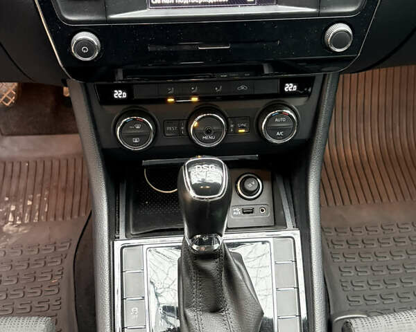 Бежевий Шкода Суперб, об'ємом двигуна 1.97 л та пробігом 269 тис. км за 14500 $, фото 24 на Automoto.ua