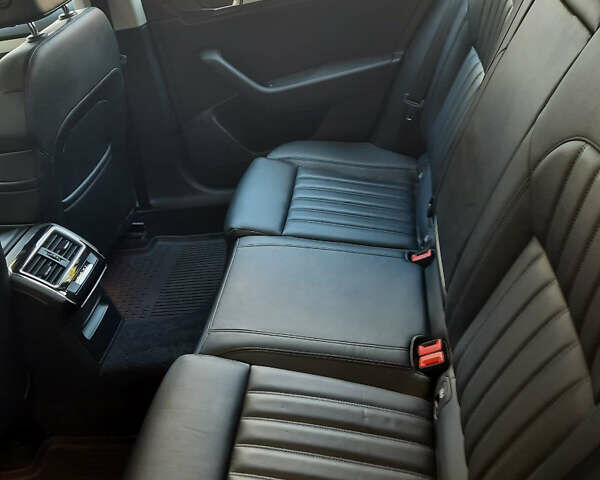 Бежевый Шкода Суперб, объемом двигателя 1.97 л и пробегом 264 тыс. км за 18500 $, фото 13 на Automoto.ua