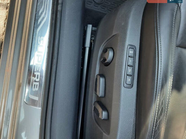 Бежевый Шкода Суперб, объемом двигателя 1.97 л и пробегом 264 тыс. км за 18500 $, фото 18 на Automoto.ua