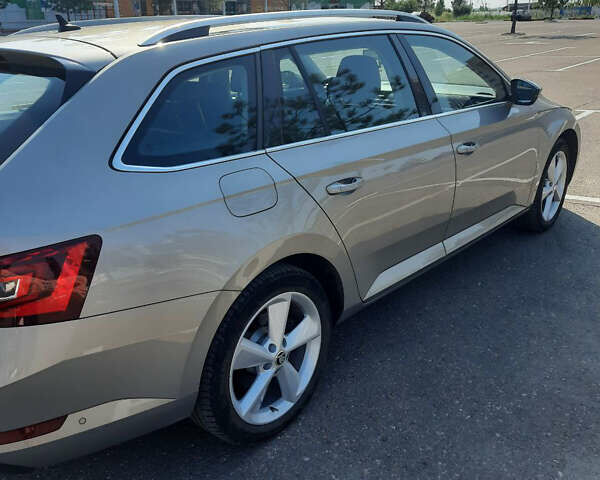 Бежевый Шкода Суперб, объемом двигателя 1.97 л и пробегом 264 тыс. км за 18500 $, фото 7 на Automoto.ua