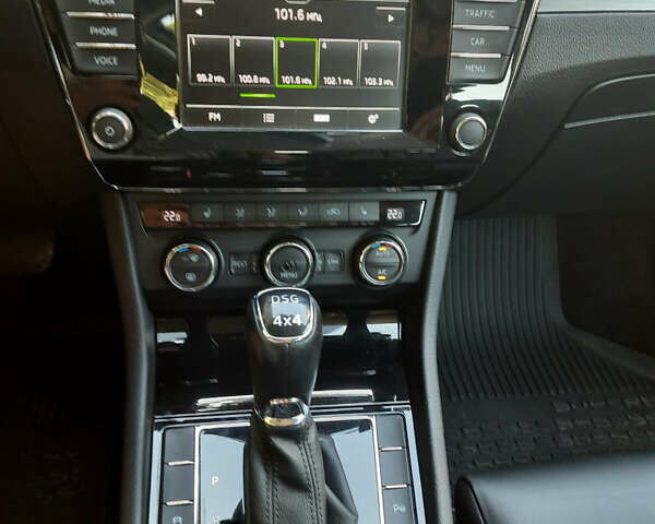 Бежевый Шкода Суперб, объемом двигателя 1.97 л и пробегом 264 тыс. км за 18500 $, фото 24 на Automoto.ua