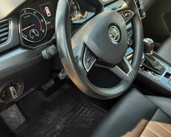 Бежевый Шкода Суперб, объемом двигателя 1.97 л и пробегом 264 тыс. км за 18500 $, фото 17 на Automoto.ua