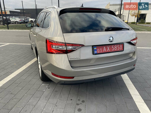 Бежевый Шкода Суперб, объемом двигателя 2 л и пробегом 276 тыс. км за 16800 $, фото 6 на Automoto.ua