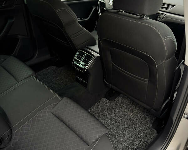 Бежевый Шкода Суперб, объемом двигателя 2 л и пробегом 276 тыс. км за 16800 $, фото 22 на Automoto.ua