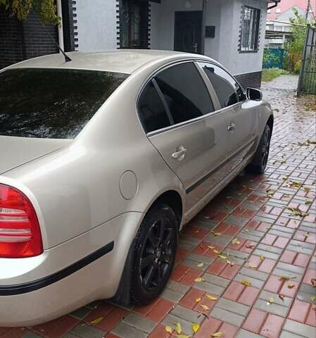 Бежевый Шкода Суперб, объемом двигателя 1.8 л и пробегом 342 тыс. км за 4400 $, фото 5 на Automoto.ua