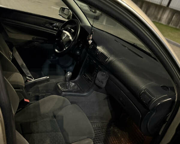 Бежевый Шкода Суперб, объемом двигателя 1.9 л и пробегом 300 тыс. км за 2650 $, фото 11 на Automoto.ua