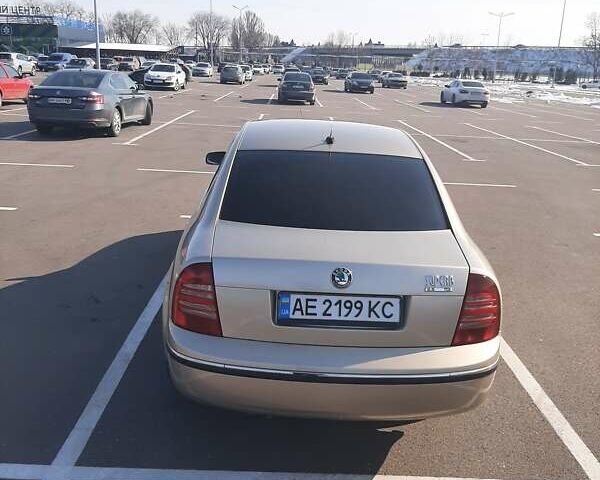 Бежевий Шкода Суперб, об'ємом двигуна 2.5 л та пробігом 370 тис. км за 5500 $, фото 11 на Automoto.ua