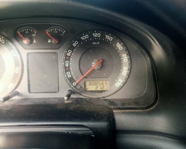 Бежевый Шкода Суперб, объемом двигателя 1.8 л и пробегом 308 тыс. км за 4300 $, фото 8 на Automoto.ua