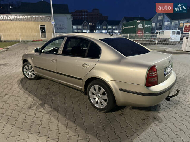 Бежевый Шкода Суперб, объемом двигателя 1.9 л и пробегом 300 тыс. км за 2650 $, фото 1 на Automoto.ua
