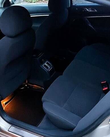 Бежевый Шкода Суперб, объемом двигателя 1.8 л и пробегом 282 тыс. км за 5200 $, фото 3 на Automoto.ua