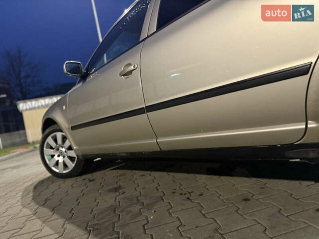 Бежевый Шкода Суперб, объемом двигателя 1.9 л и пробегом 300 тыс. км за 2650 $, фото 8 на Automoto.ua