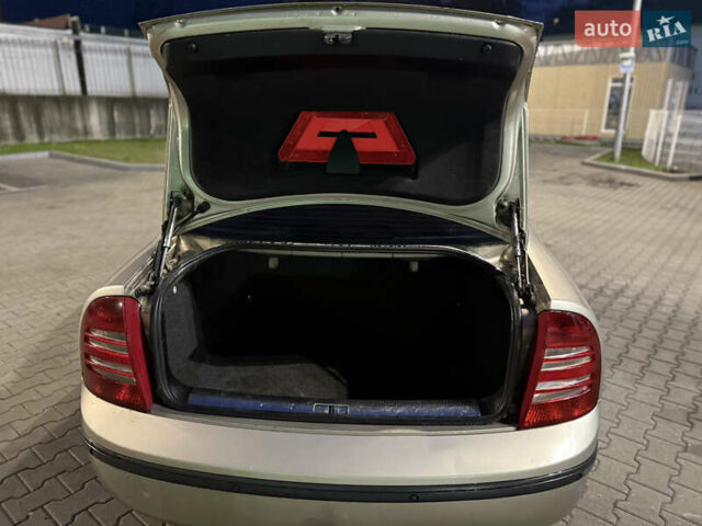 Бежевый Шкода Суперб, объемом двигателя 1.9 л и пробегом 300 тыс. км за 2650 $, фото 9 на Automoto.ua