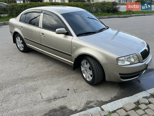 Бежевый Шкода Суперб, объемом двигателя 1.8 л и пробегом 305 тыс. км за 5500 $, фото 2 на Automoto.ua