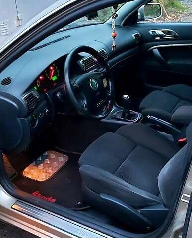 Бежевый Шкода Суперб, объемом двигателя 1.8 л и пробегом 282 тыс. км за 5200 $, фото 1 на Automoto.ua