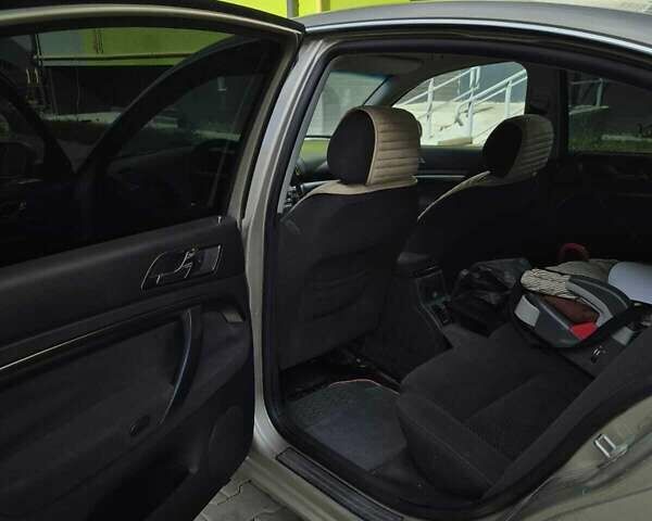 Бежевый Шкода Суперб, объемом двигателя 1.78 л и пробегом 351 тыс. км за 4650 $, фото 6 на Automoto.ua