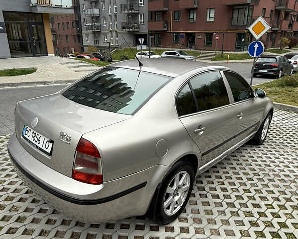 Бежевый Шкода Суперб, объемом двигателя 1.9 л и пробегом 197 тыс. км за 5600 $, фото 2 на Automoto.ua