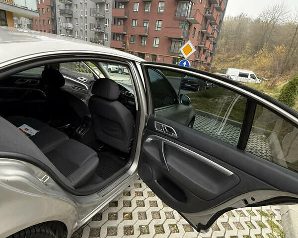 Бежевый Шкода Суперб, объемом двигателя 1.9 л и пробегом 197 тыс. км за 5600 $, фото 11 на Automoto.ua