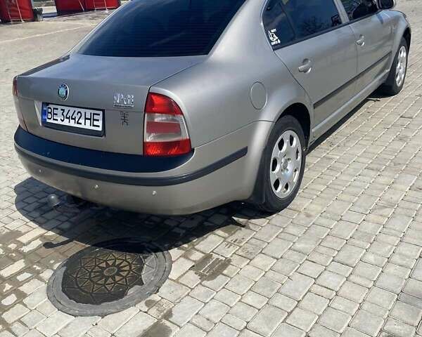 Бежевый Шкода Суперб, объемом двигателя 1.78 л и пробегом 355 тыс. км за 6200 $, фото 8 на Automoto.ua
