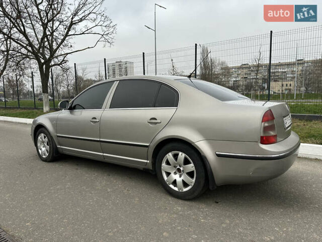 Бежевый Шкода Суперб, объемом двигателя 2 л и пробегом 245 тыс. км за 5990 $, фото 2 на Automoto.ua