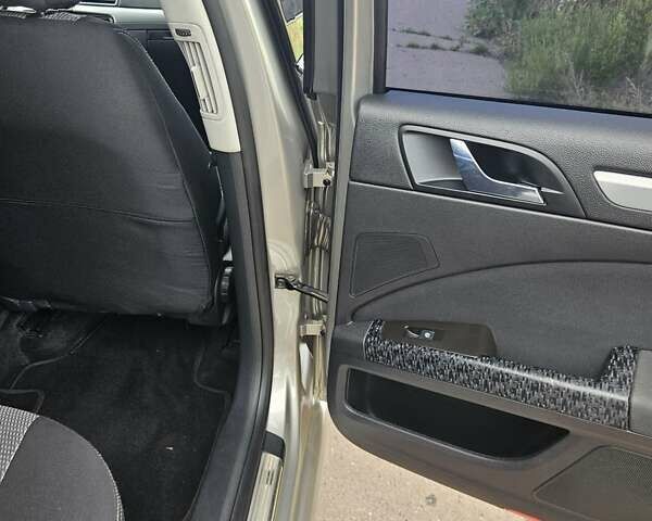 Бежевий Шкода Суперб, об'ємом двигуна 1.8 л та пробігом 195 тис. км за 9500 $, фото 14 на Automoto.ua