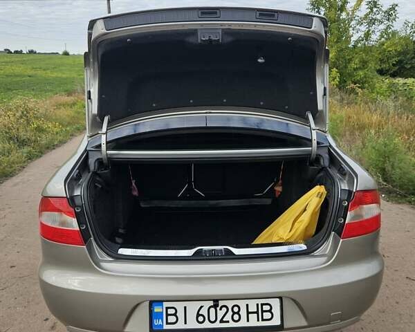 Бежевий Шкода Суперб, об'ємом двигуна 1.8 л та пробігом 195 тис. км за 9500 $, фото 7 на Automoto.ua
