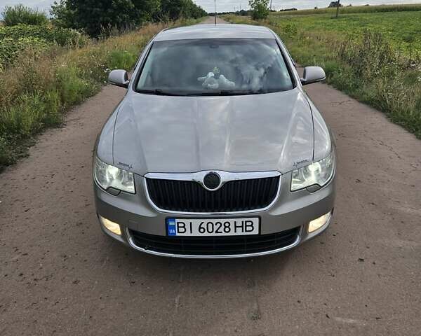 Бежевий Шкода Суперб, об'ємом двигуна 1.8 л та пробігом 195 тис. км за 9500 $, фото 1 на Automoto.ua
