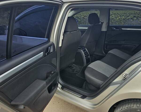 Бежевий Шкода Суперб, об'ємом двигуна 1.8 л та пробігом 195 тис. км за 9500 $, фото 4 на Automoto.ua