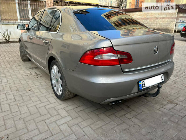 Бежевый Шкода Суперб, объемом двигателя 1.97 л и пробегом 285 тыс. км за 9000 $, фото 9 на Automoto.ua