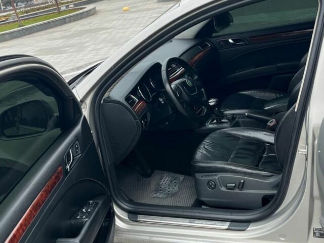 Бежевий Шкода Суперб, об'ємом двигуна 2 л та пробігом 255 тис. км за 10600 $, фото 4 на Automoto.ua