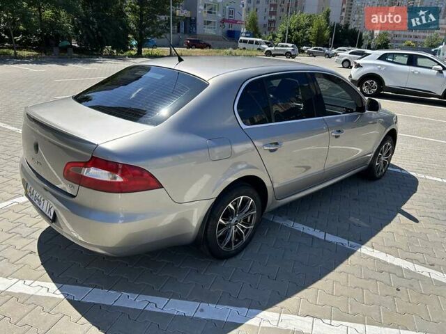 Шкода Суперб 2009 в Киеве на Automoto.ua Бежевый Шкода Суперб, объемом двигателя 1.8 л и пробегом 206 тыс. км за 9000 $, фото 19 на Automoto.ua