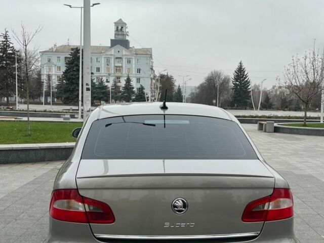 Бежевий Шкода Суперб, об'ємом двигуна 2 л та пробігом 255 тис. км за 10600 $, фото 1 на Automoto.ua