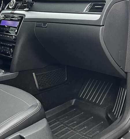 Бежевый Шкода Суперб, объемом двигателя 1.8 л и пробегом 245 тыс. км за 7800 $, фото 18 на Automoto.ua