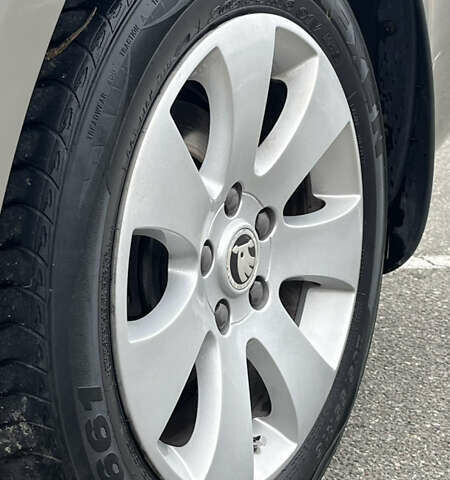 Бежевый Шкода Суперб, объемом двигателя 1.8 л и пробегом 245 тыс. км за 7800 $, фото 11 на Automoto.ua