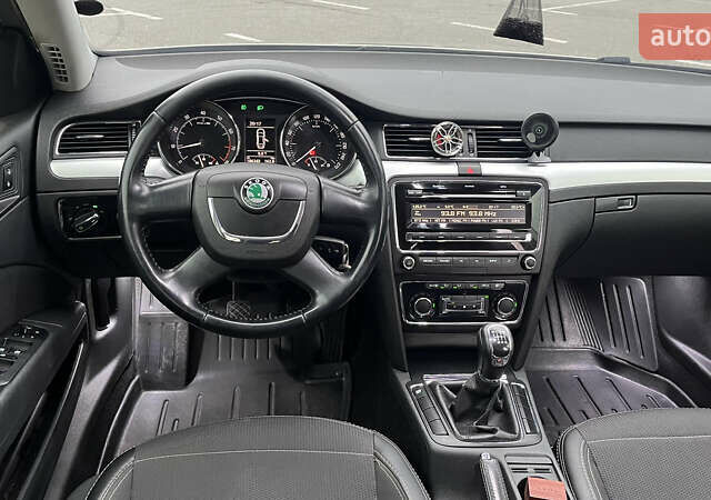 Бежевый Шкода Суперб, объемом двигателя 1.8 л и пробегом 245 тыс. км за 7800 $, фото 21 на Automoto.ua