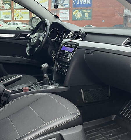 Бежевый Шкода Суперб, объемом двигателя 1.8 л и пробегом 245 тыс. км за 7800 $, фото 17 на Automoto.ua