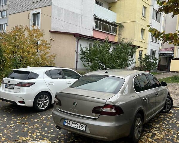 Бежевый Шкода Суперб, объемом двигателя 1.8 л и пробегом 299 тыс. км за 5600 $, фото 3 на Automoto.ua