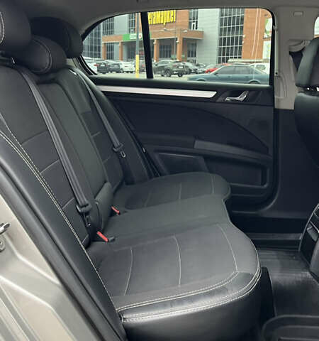 Бежевый Шкода Суперб, объемом двигателя 1.8 л и пробегом 245 тыс. км за 7800 $, фото 26 на Automoto.ua