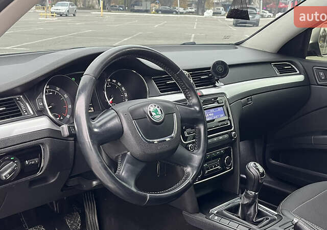 Бежевый Шкода Суперб, объемом двигателя 1.8 л и пробегом 245 тыс. км за 7800 $, фото 13 на Automoto.ua