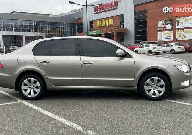 Бежевый Шкода Суперб, объемом двигателя 1.8 л и пробегом 245 тыс. км за 7800 $, фото 5 на Automoto.ua