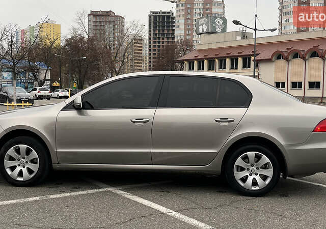 Бежевый Шкода Суперб, объемом двигателя 1.8 л и пробегом 245 тыс. км за 7800 $, фото 10 на Automoto.ua