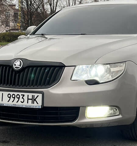 Бежевый Шкода Суперб, объемом двигателя 1.8 л и пробегом 245 тыс. км за 7800 $, фото 1 на Automoto.ua