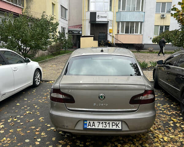 Бежевый Шкода Суперб, объемом двигателя 1.8 л и пробегом 299 тыс. км за 5600 $, фото 4 на Automoto.ua