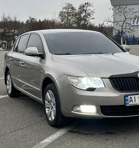 Бежевый Шкода Суперб, объемом двигателя 1.8 л и пробегом 245 тыс. км за 7800 $, фото 3 на Automoto.ua