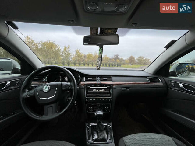 Бежевый Шкода Суперб, объемом двигателя 1.8 л и пробегом 285 тыс. км за 9800 $, фото 6 на Automoto.ua