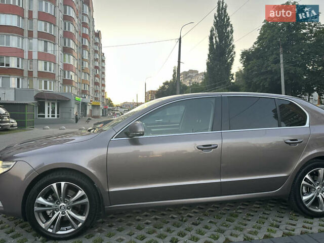 Бежевый Шкода Суперб, объемом двигателя 1.97 л и пробегом 250 тыс. км за 9700 $, фото 5 на Automoto.ua