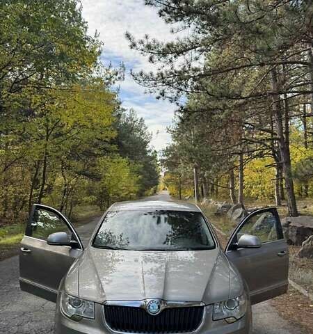 Бежевый Шкода Суперб, объемом двигателя 1.8 л и пробегом 172 тыс. км за 12800 $, фото 2 на Automoto.ua