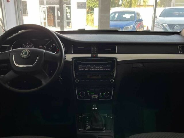 Бежевый Шкода Суперб, объемом двигателя 1.8 л и пробегом 227 тыс. км за 8800 $, фото 9 на Automoto.ua