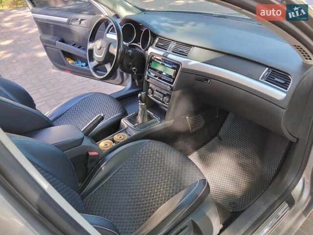 Бежевий Шкода Суперб, об'ємом двигуна 1.8 л та пробігом 165 тис. км за 9400 $, фото 11 на Automoto.ua