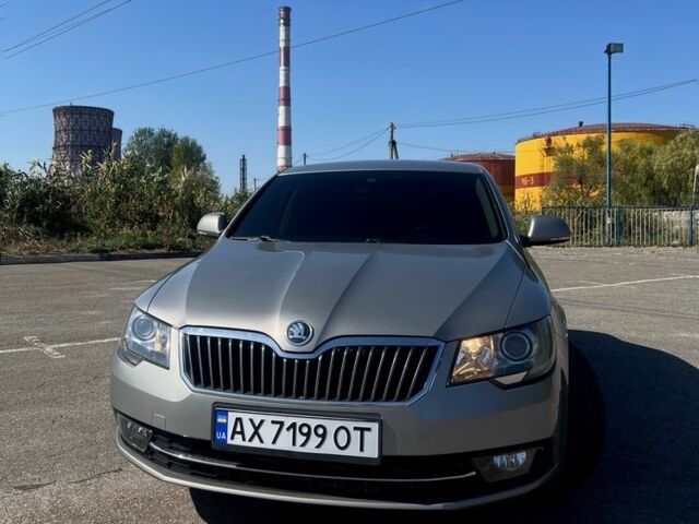Бежевый Шкода Суперб, объемом двигателя 1.8 л и пробегом 176 тыс. км за 10700 $, фото 1 на Automoto.ua