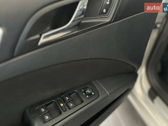 Бежевый Шкода Суперб, объемом двигателя 1.8 л и пробегом 227 тыс. км за 9100 $, фото 11 на Automoto.ua